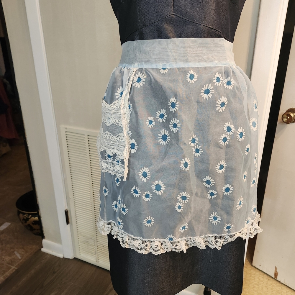 Floral Lace Trim Apron